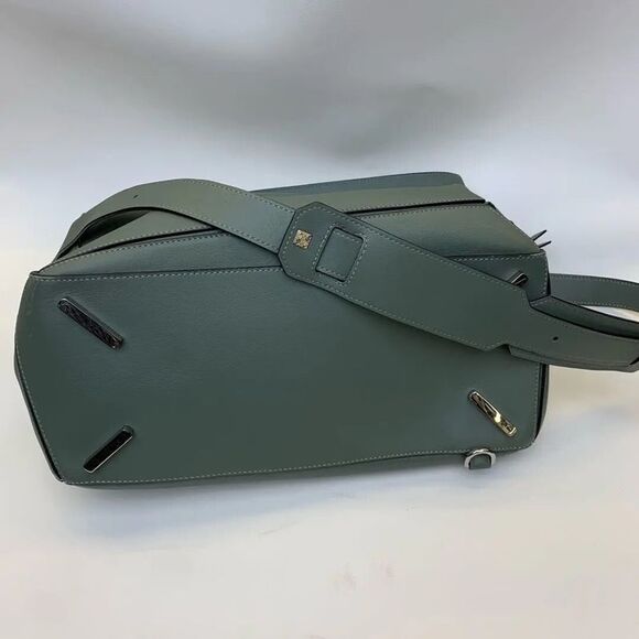 Loewe Women Pre-Loved Bag Very Good Condition - Picture 6 of 9